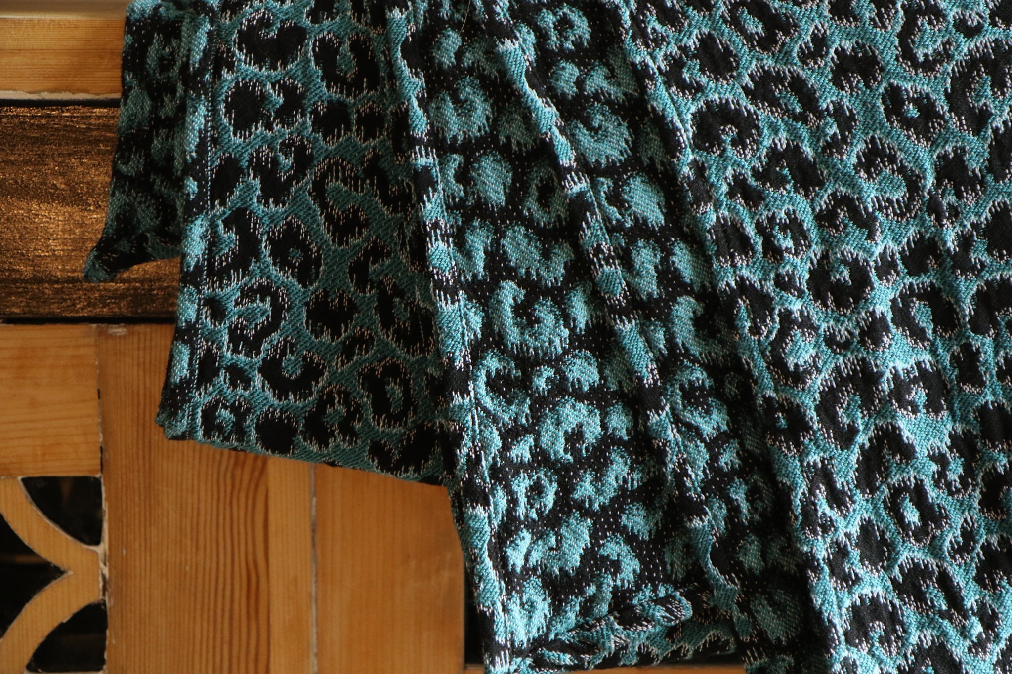 Yaro Ringsjal - Pussycat Trinity Black Petrol Wool