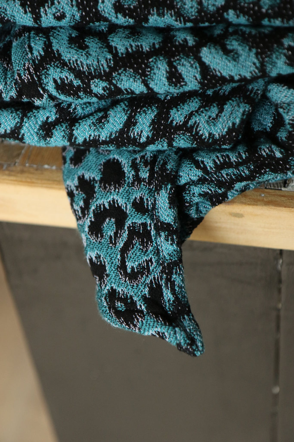 Yaro Ringsjal - Pussycat Trinity Black Petrol Wool