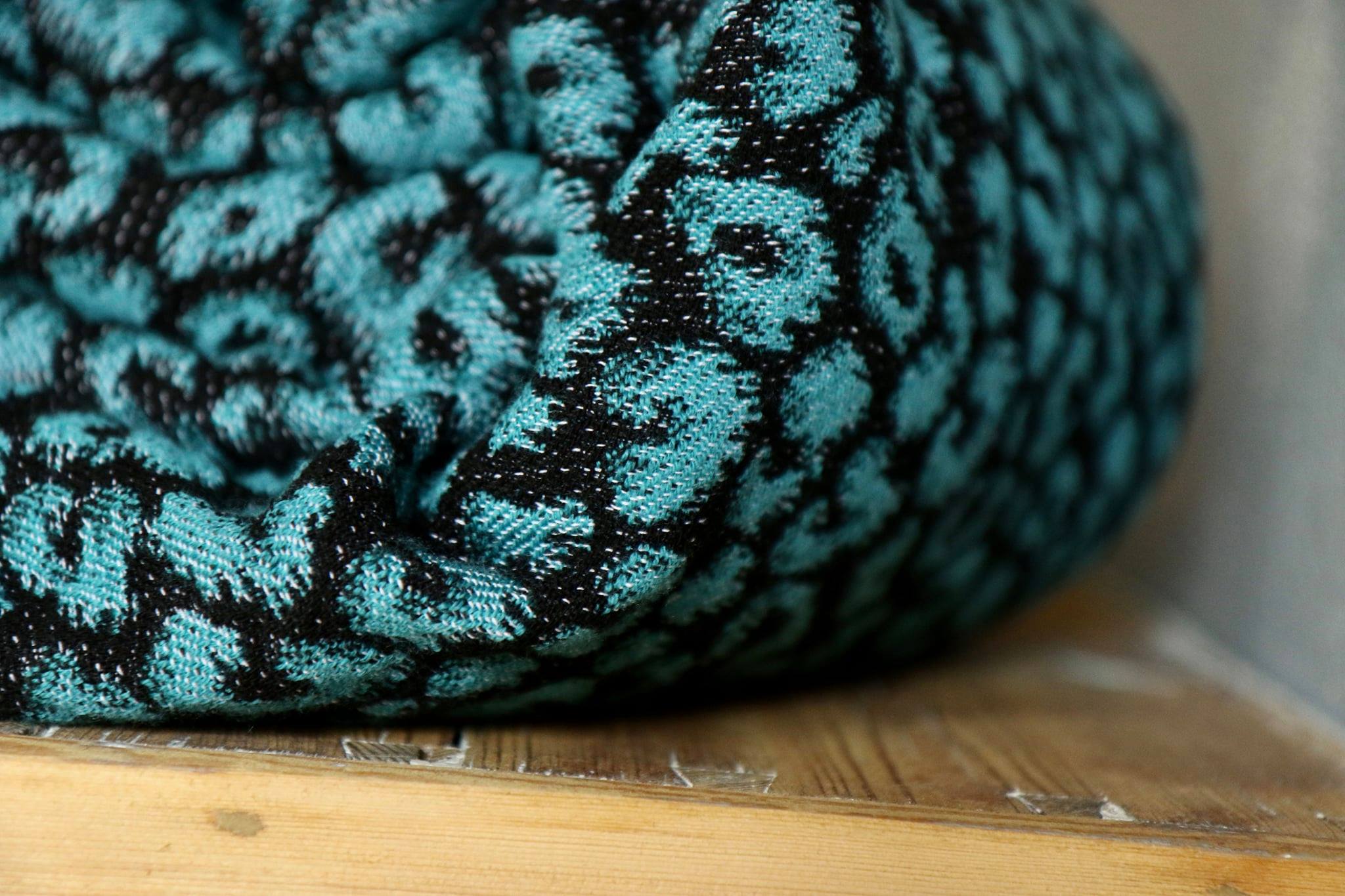 Yaro Ringsjal - Pussycat Trinity Black Petrol Wool