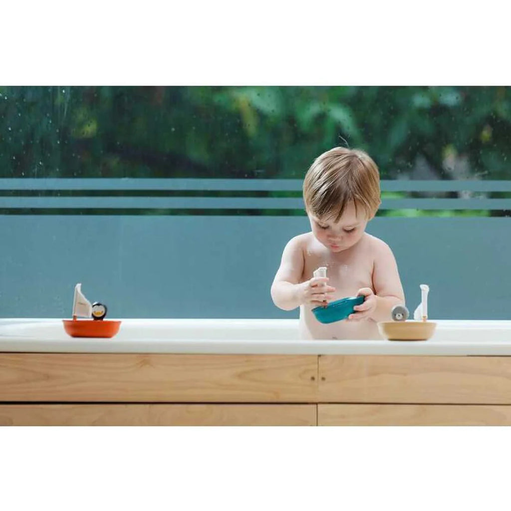 PlanToys Segelbåt Isbjörn +12 mån