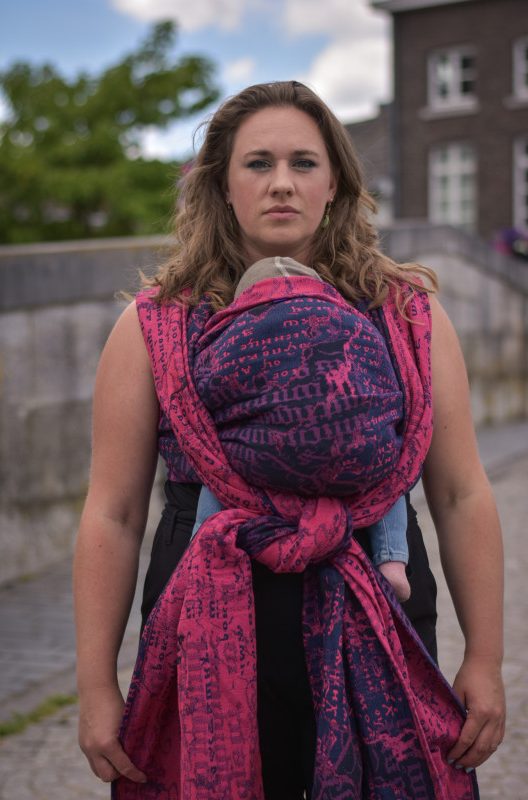 Yaro Ringsjal - Runes Trinity Fuchsia Navy Paper Kapok