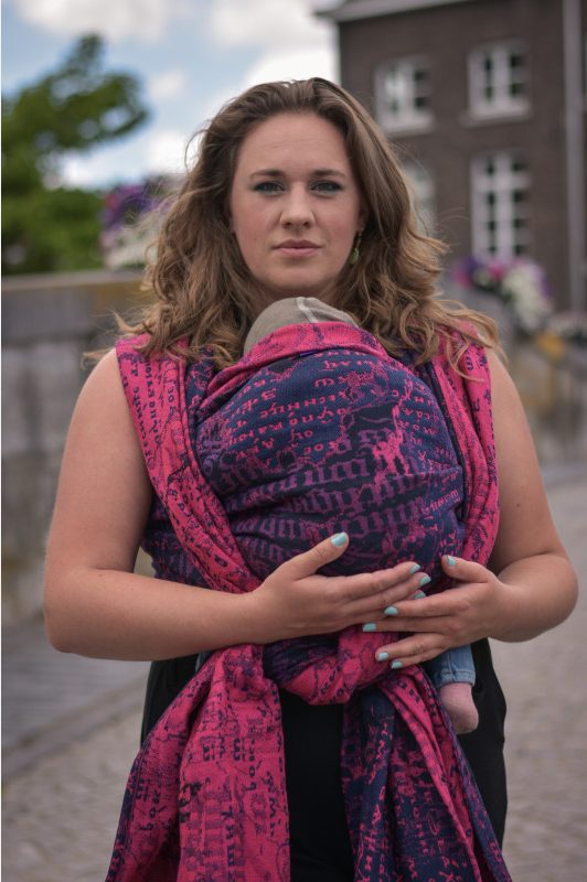 Yaro Ringsjal - Runes Trinity Fuchsia Navy Paper Kapok