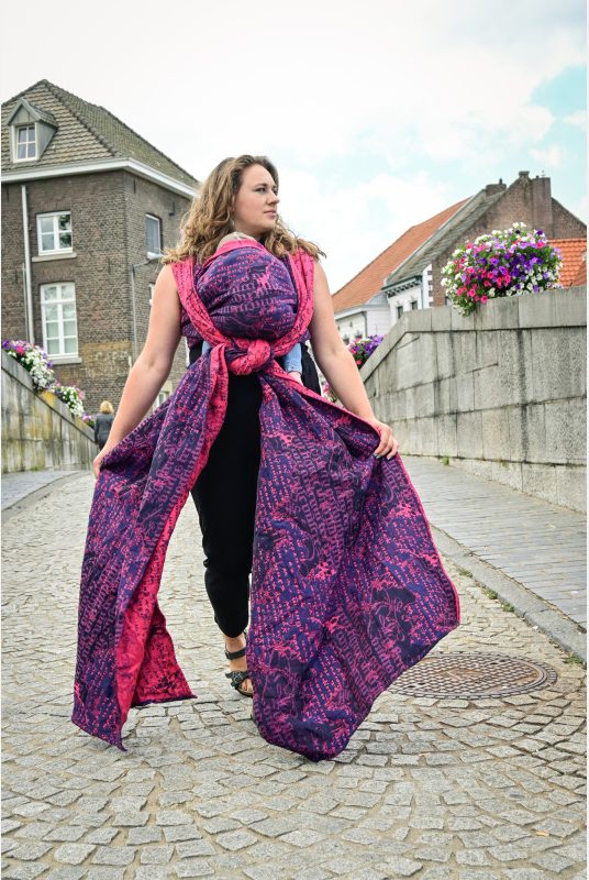 Yaro Ringsjal - Runes Trinity Fuchsia Navy Paper Kapok