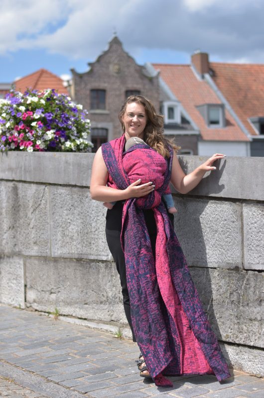 Yaro Ringsjal - Runes Trinity Fuchsia Navy Paper Kapok