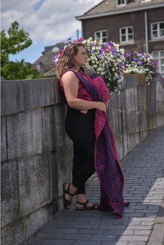 Yaro Ringsjal - Runes Trinity Fuchsia Navy Paper Kapok